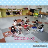 にこにこキッズ☺️チラシで遊びました🎵静かに始まりましたが、この後お部屋はチラシだらけになりました😁